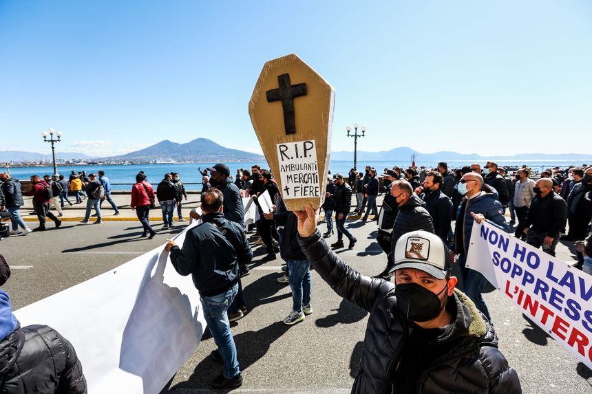 Manifestazioni di mercanti a Napoli.