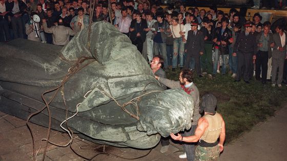 Déboulonnage de la statue de Felix Dzerjinski 23/08/1991 à Moscou, Russie. Anatoly Sapronenko. ©AFP