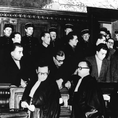 Procès d'Henri Lafont, Pierre Bonny et Paul Clavié. Reconnus coupables de collaboration les trois hommes sont exécutés le 27/12/1944.