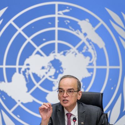 Le coprésident de l'opposition syrienne, Hadi al-Bahra, assiste à une conférence de presse lors du Comité constitutionnel syrien, le 29 janvier 2021, dans les bureaux des Nations Unies à Genève.