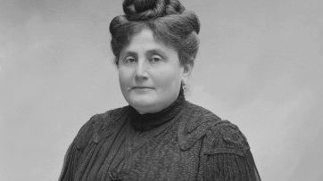 Dans les “soixante-quinze feuillets", la mère s’appelle Jeanne, comme la mère de Marcel Proust, Jeanne Proust ici photographiée par Paul Nadar, le 5 décembre 1904.