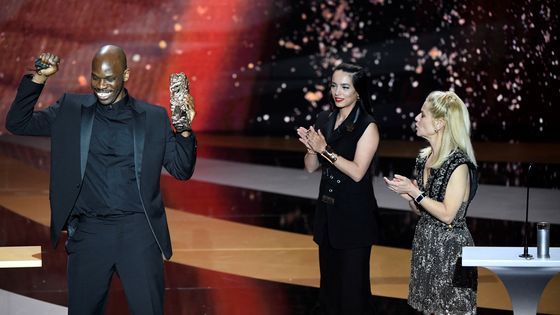Jean-Pascal Zadi a reçu le César du meilleur espoir masculin ©AFP - Bertrand GUAY