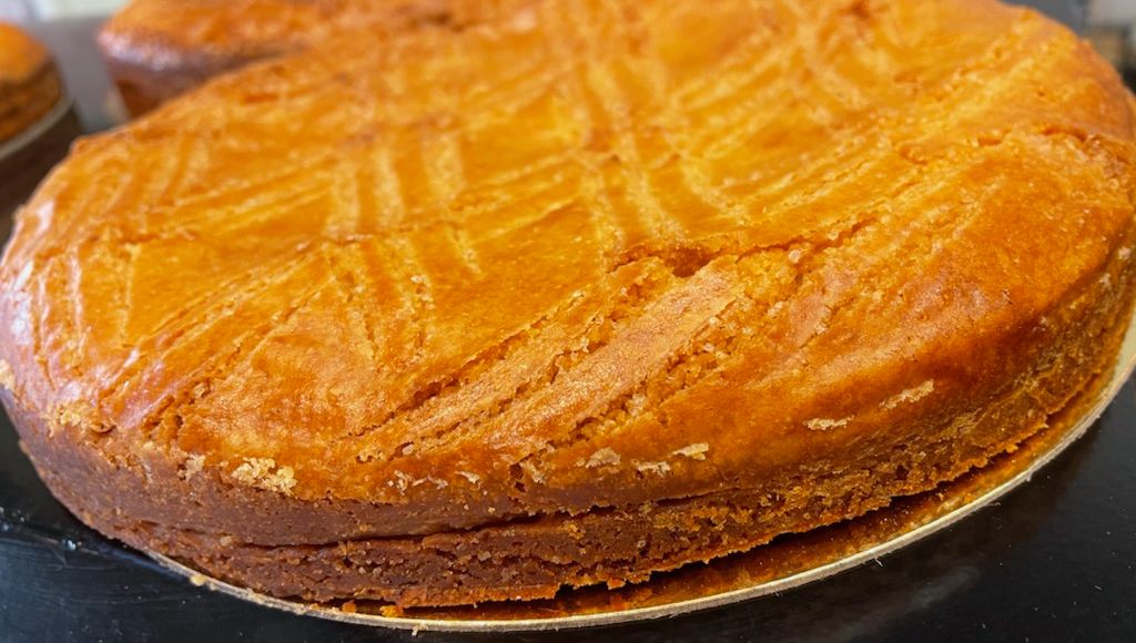 Hugues Gaudet D Un Bain Au Chocolat A Dax Nous Donne Sa Recette Du Gateau Basque Hugues Gaudet D Un Bain Au Chocolat A Dax Nous Donne Sa Recette Du Gateau Basque