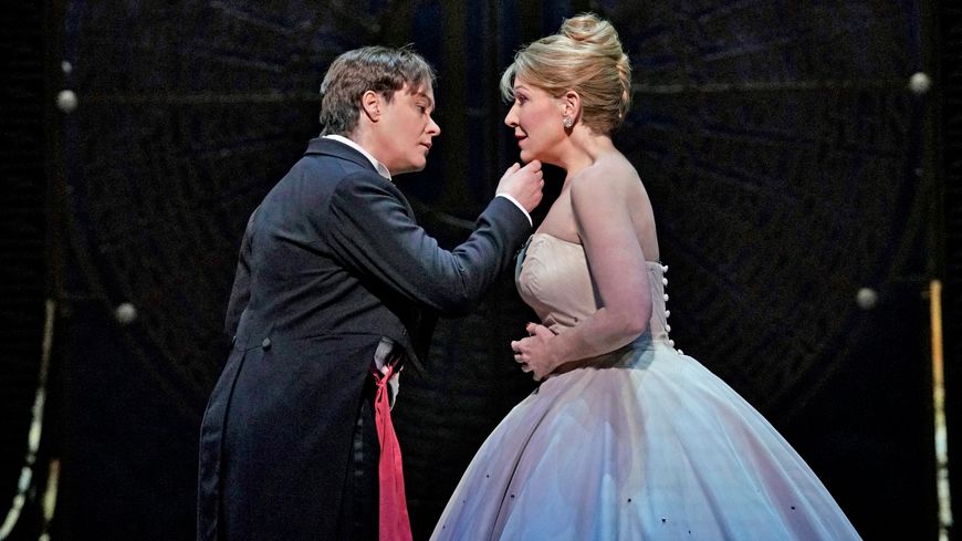 Massenet, Cendrillon – direction musicale Bertrand de Billy, mise en scène Laurent Pelly : Alice Coote (Le Prince charmant) et Joyce DiDonato (Cendrillon)