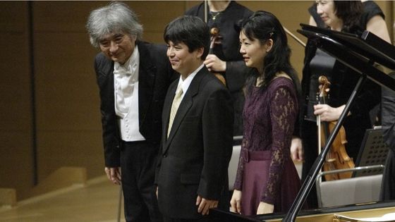 Le chef d'orchestre Seiji Ozawa, le compositeur Toshio Hosokawa et la pianiste Momo Kodama - Michiharu Okubo / ECM Records