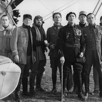 Les comédiens Charles Vanel, Jean-Pierre Aumont et Roland Toutain sur le tournage de L'Equipage, par Anatole Litvak, adapté du roman de Joseph Kessel.