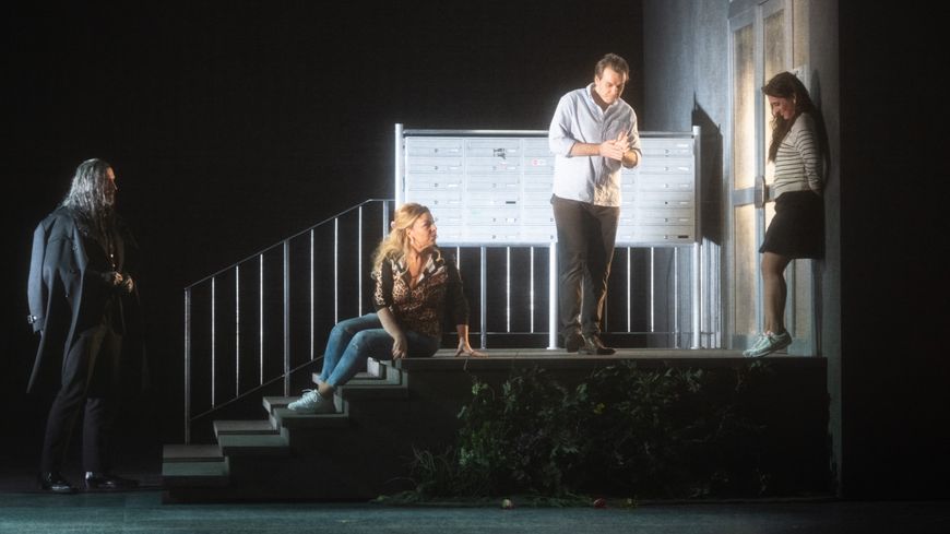 Gounod, Faust – mise en scène Tobias Kratzer, dir musicale Lorenzo Viotti : Christian Van Horn (Méphisto), Sylvie Brunet-Gruppos (Dame Marthe), Benjamin Bernheim (Faust), Ermonela Jaho (Marguerite)