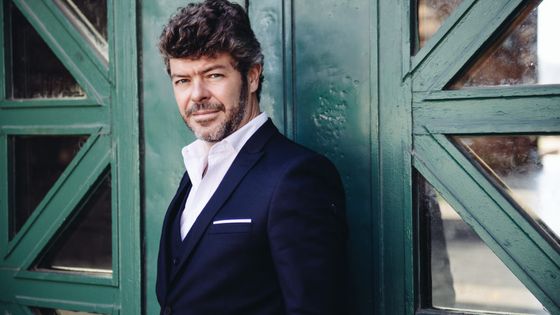 Le chef Pablo Heras-Casado pour son nouveau disque avec l'Orchestre de Paris sorti chez Harmonia Mundi : Le Sacre Stravinsky et une création mondiale d'un concerto pour violon de Peter Eötvös - Jiyang Chen