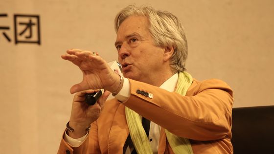 André Velter pour la sortie de son livre Séduire L'Univers, précédé de A Contre-Peur, paru aux éditions Gallimard - DR