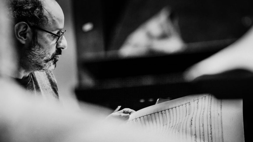 Moultaka, Hémon – livret de Paul Audi, direction musicale Bassem Akiki : Le compositeur, Zad Moultaka pendant une répétition de son opéra
