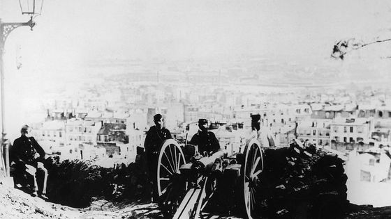 Canonniers rue des Rosiers pendant La Commune - Hulton Archive/Getty Images