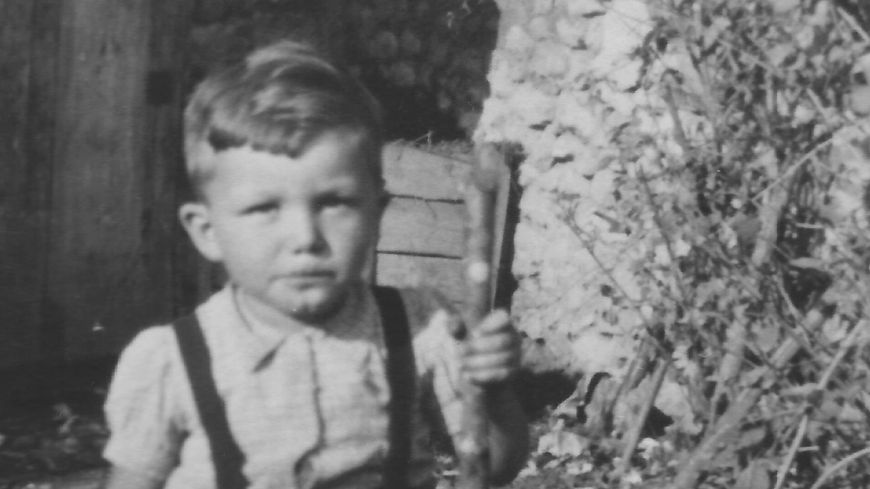 Axel, le petit campagnard vers 1947, au Petit Pressigny