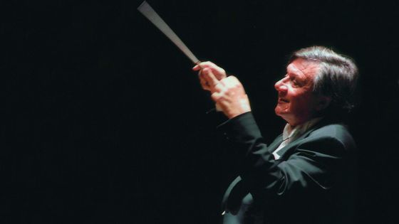 Michel Plasson, chef d'orchestre, ardent défenseur du répertoire français, notamment, et directeur musical de l'Orchestre National du Capitole de Toulouse de 1968 à 2003. - Photo by CK Miura / Warner Classics et Erato