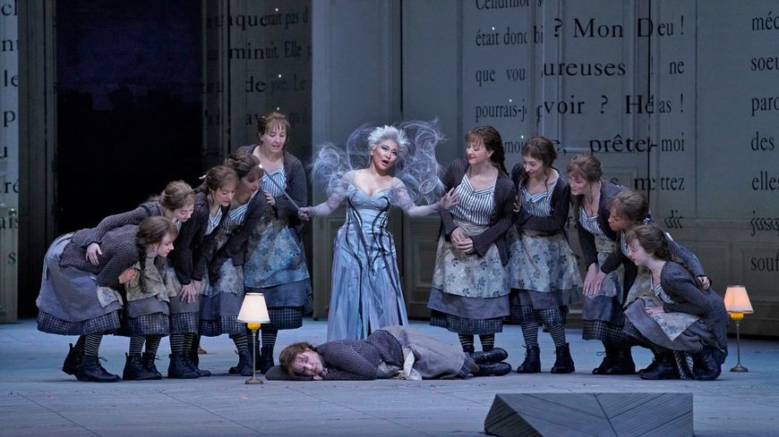 Massenet, Cendrillon – direction musicale Bertrand de Billy, mise en scène Laurent Pelly : Kathleen Kim (La Fée), Les Elfes, Joyce DiDonato (Cendrillon)