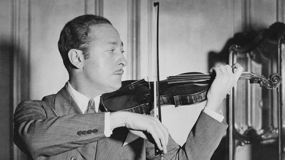 Jascha Heifetz à Londres en février 1934 ©Getty - Photo by William Vanderson/Fox Photos/Getty Images