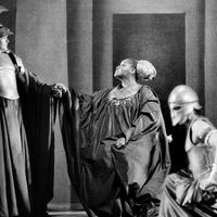 Jessye Norman sur la scène de l’Opéra-Comique, dans l’opéra "Didon et Enée" de Purcell (Paris, 1984)
