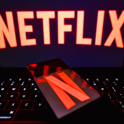 La plateforme de streaming Netflix a parfaitement réussi son installation en France en diffusant des séries originales à succès, comme Arsène Lupin.
