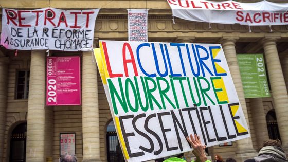 Manifestation devant le Théâtre de l'Odéon occupé, 15 mars 2021 ©Maxppp - Bruno Levesque