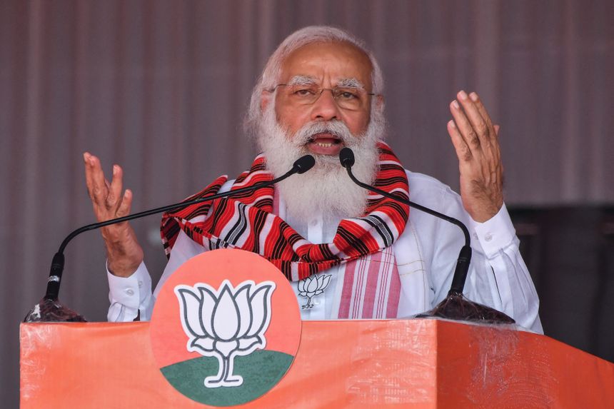 Le Premier ministre du ndia, Narendra Modi, s'adresse à une réunion publique avant les élections à l'Assemblée de l'Assam, à Bokakhat le 21 mars 2021.