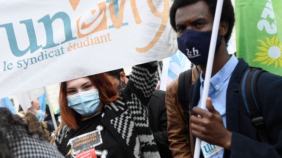 L'Unef lors de la marche contre la précarité étudiante à Paris le 16 mars 2021 ©AFP - Bertrand GUAY / AFP