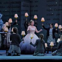 Massenet, Cendrillon – direction musicale Bertrand de Billy, mise en scène Laurent Pelly : Joyce DiDonato (Cendrillon), Kathleen Kim (La Fée), et Les Elfes