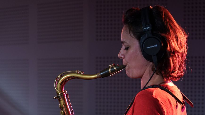 Sophie Alour dans le studio de FIP Pour l'émission Spécilale Académie du Jazz - Photo Melike Baci