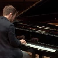 Le pianiste David Kadouch rend hommage à son professeur Dimitri Bachkirov