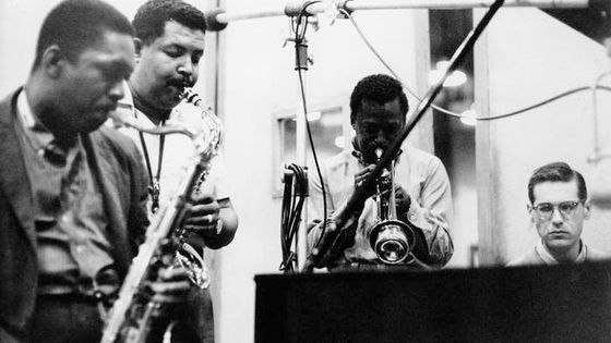 14h30, 2 mars 1959, Studio “the Church” New York, USA : John Coltrane, Cannonball Adderley, Miles Davis, Bill Evans (g. à d.) - libertaddigital.com