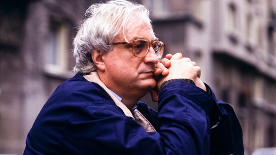 Portrait de Bertrand Tavernier lors du tournage du film L.627 en septembre 1991. - Jacques Prayer/Gamma-Rapho via Getty Images
