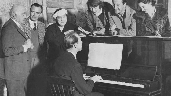 Richard Addinsell au piano - Keystone/Hulton Archive/Getty Images