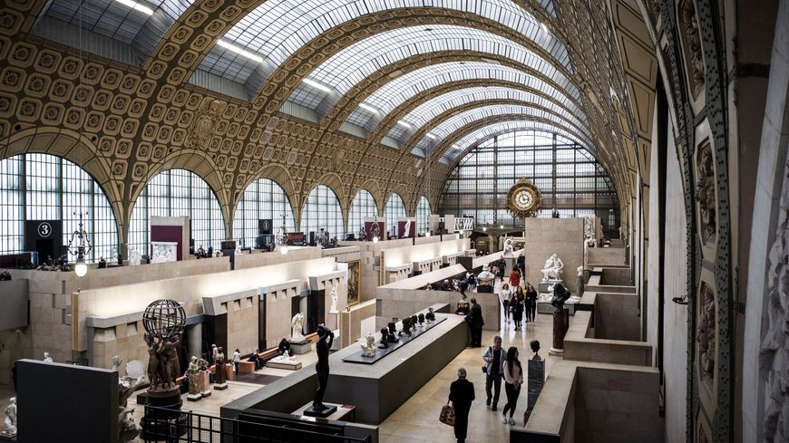 Les sculptures du Musée d'Orsay ont-elles un autre visage, sous la lumière balfarde de la Lune ?