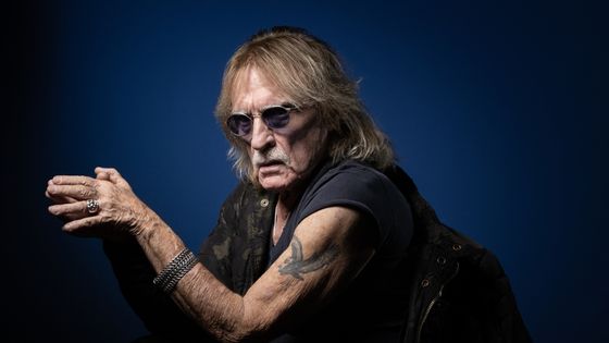 Portrait de l’auteur-compositeur, et chanteur Christophe, à Paris le 11 décembre 2019. ©AFP - Joël Saget