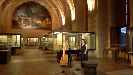 Deux musiciennes de l'Ensemble Calliopée au Musée d'Archéologie Nationale - Karine Lethiec