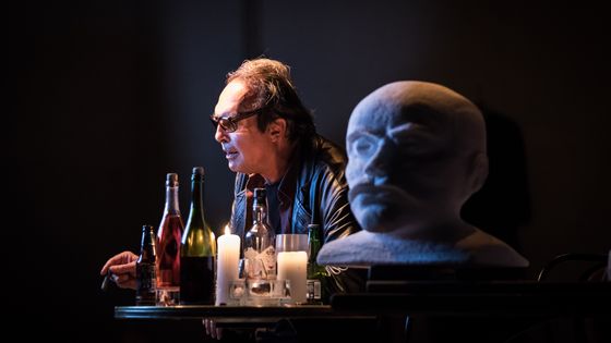Nicolas Bouchaud interprète le dramaturge Heiner Müller dans « Le Grand inquisiteur » de Sylvain Creusevault au Théâtre de l’Odéon - Simon Gosselin