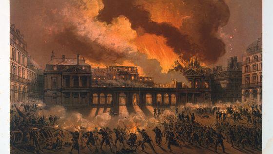 24 mai 1871. Incendie du palais des Tuileries au cours de la « semaine sanglante » (21-28 mai 1871). Lithographie de Léon Sabatier et Albert Adam pour "Paris et ses ruines" (1873). ©Getty