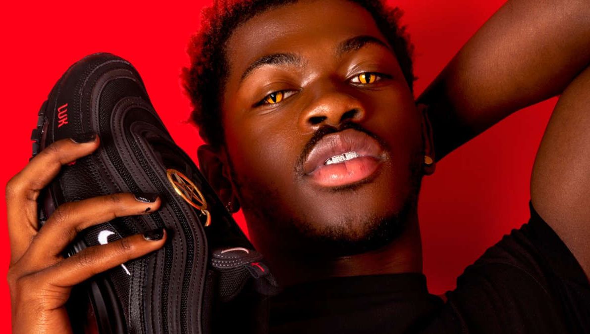 Lil Nas X Ses chaussures Du Diable Valid es Par L glise De Satan
