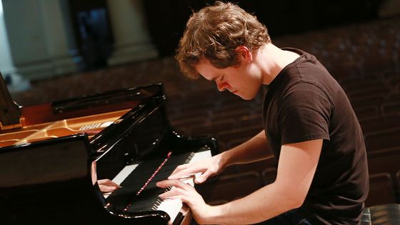 Le pianiste britannique Benjamin Grosvenor lors d'une répétition pour un récital donné St John's Smith Square à Londres, le 4 octobre 2016 ©Getty - Amy T. Zielinski / Redferns