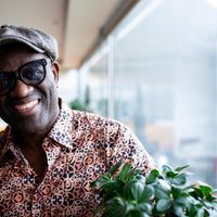 PHOTOPQR/PRESSE OCEAN/Olivier Lanrivain ; Nantes ; 04/03/2020 ; Livres. Alain Mabanckou, auteur et directeur du festival de littérature Atlantide à Nantes.