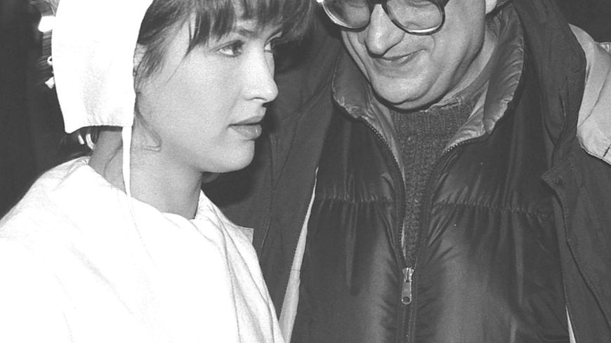 1994. Bertrand Tavernier avec Sophie Marceau sur le tournage de "La fille de d'Artagnan"