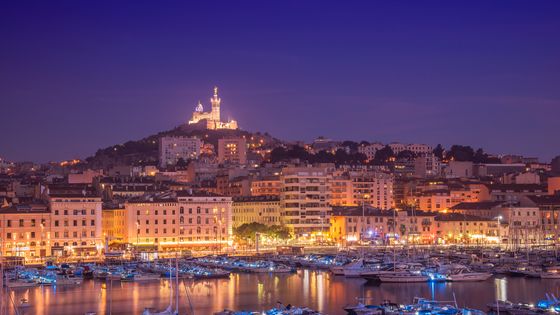Le vieux port de Marseille avec Notre Dame de la Garde en arrière-plan. ©Getty - Buena Vista Images