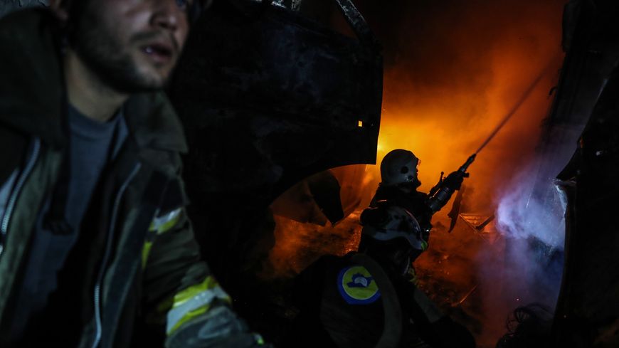 Les Casques blancs après un bombardement dans la province d'Idlib, 21/03/2021
