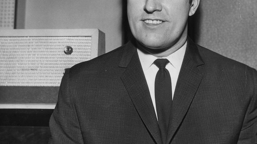 Le producteur et ingénieur du son Joe Meek photographié en 1963