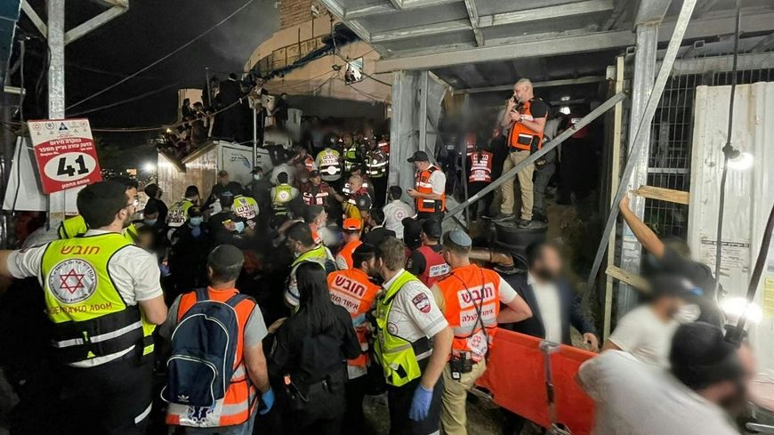Toute la nuit, les secouristes ont tenté de dégager les blessés et victimes