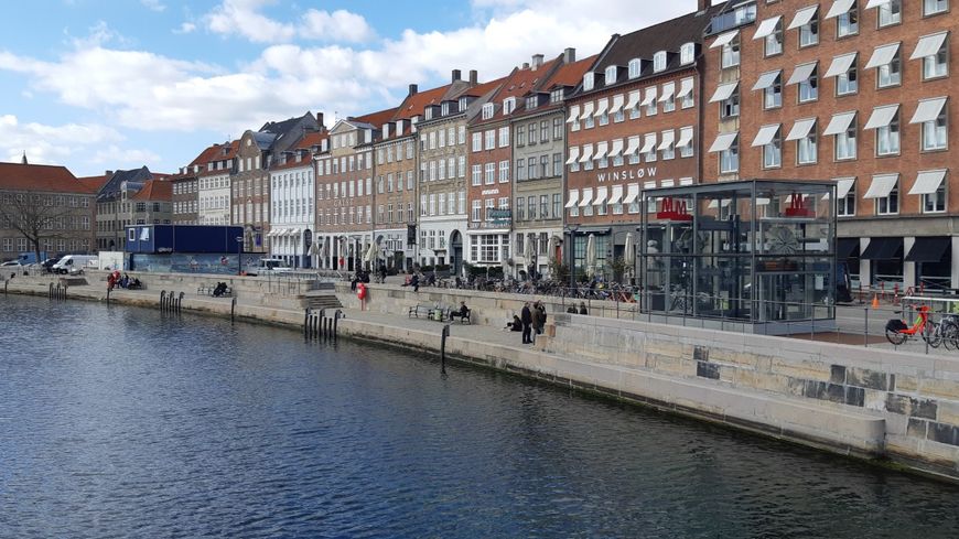 Le Danemark devrait lancer son passeport Covid dès le mois de mai. Et reprendre, peu à peu, une activité normale.