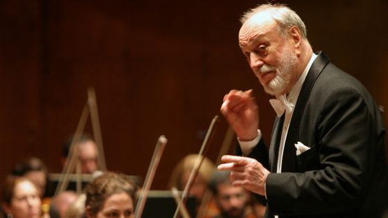 Le chef d'orchestre Kurt Masur dirigeant le New York Philharmonic ©Getty - Photo by Hiroyuki Ito/Getty Images