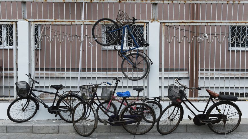 Des vélos mal rangés, le 30 octobre 2014 à Pékin (photo d'illustration).
