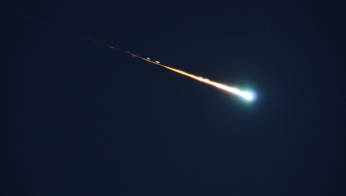 Un Meteore Apercu Dans Le Ciel Du Gard