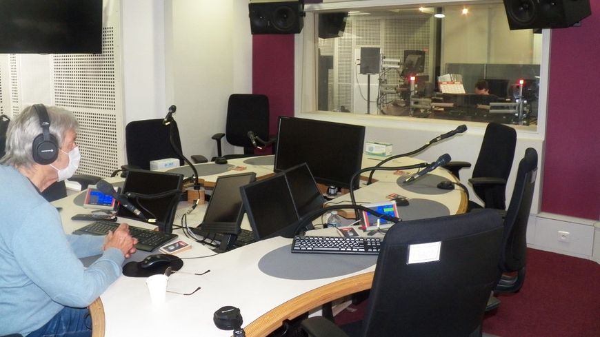 Gilles Dreu, dans le studio de France Bleu Drôme Ardèche à Valence