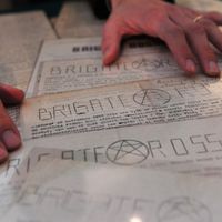 Des tracts de propagande rédigés par les Brigades rouges italiennes annonçant le meurtre de l'ancien Premier ministre italien Aldo Moro