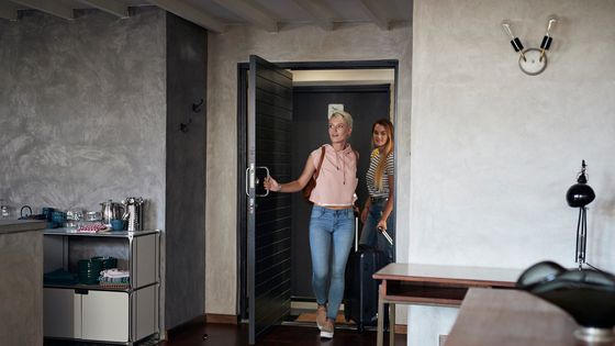 Peut-on trouver des alternatives écolo à Booking ou Airbnb ? ©Getty - Klaus Vedfelt
